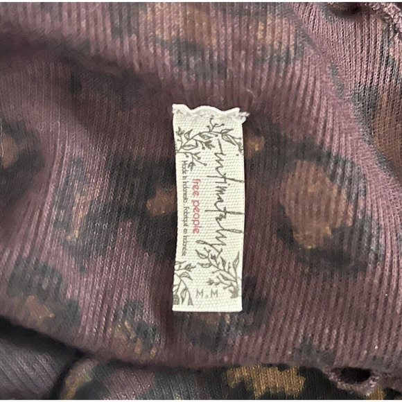 Free People Shirt Womens Medium Purple Cheetah Print Turtleneck Ruched Edgy Rock - Picture 7 of 7